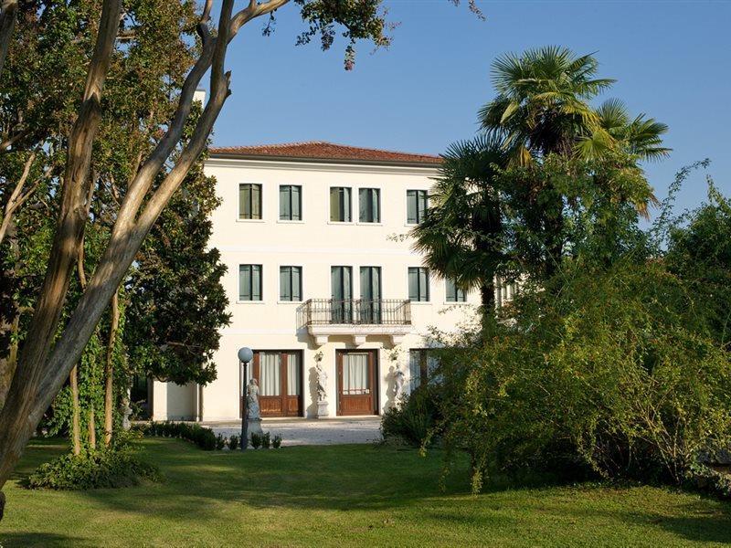 Pace Park Bolognese Hotel 4*